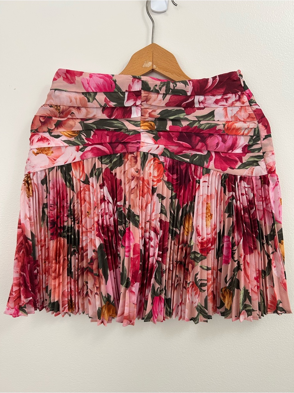 Express Floral Pleated Mini Skirt in Romantic Pink (NWT)
